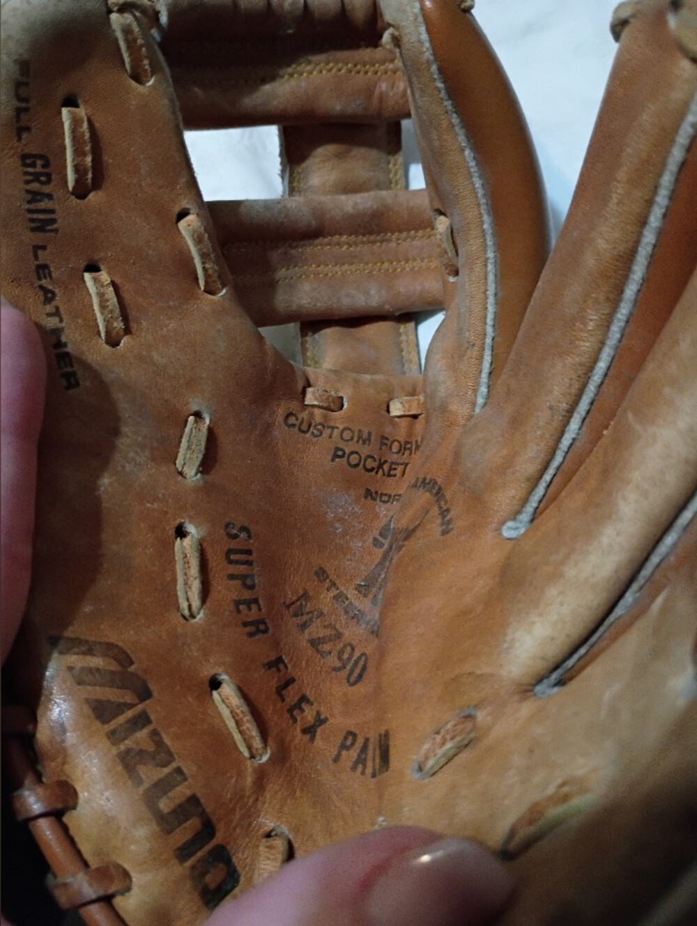 VTG Mizuno Tan Leather Baseball Glove - Right Hand